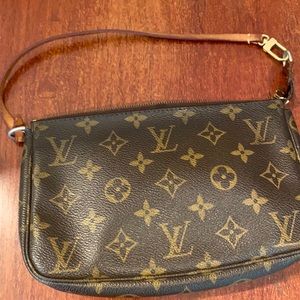 Vintage Louis Vuitton pouchette bag